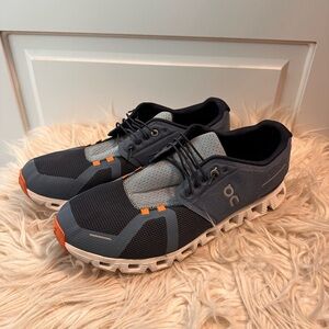 Men’s OnCloud running shoes, size 10.5